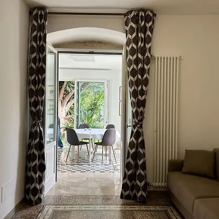 Giardino A Mare בארי